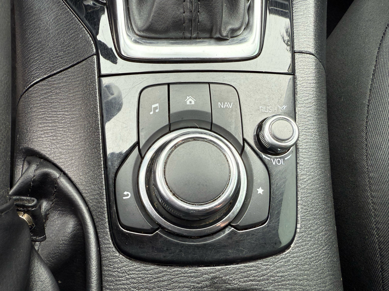 Used 2015 MAZDA MAZDA3 i Sport image 23