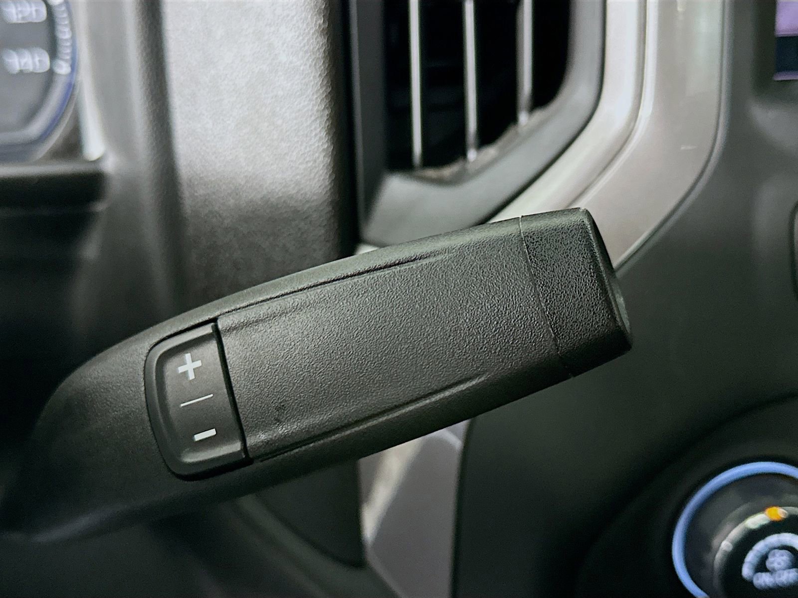 Used 2024 Chevrolet Silverado 1500 Custom image 18