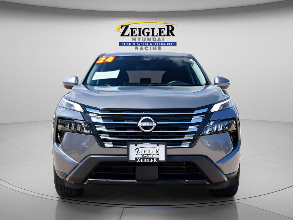 Used 2024 Nissan Rogue SV AWD/4WD image 2