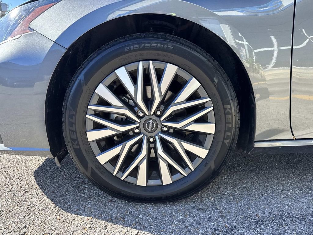 Used 2024 Nissan Altima 2.5 SV image 5