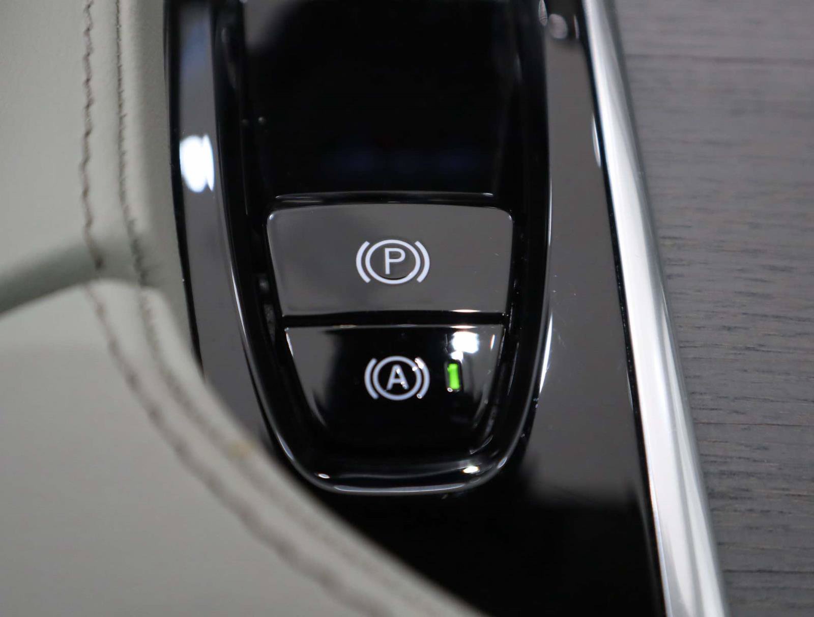 Used 2025 Volvo XC90 T8 Plus w/ Protection Package Premier AWD/4WD image 37