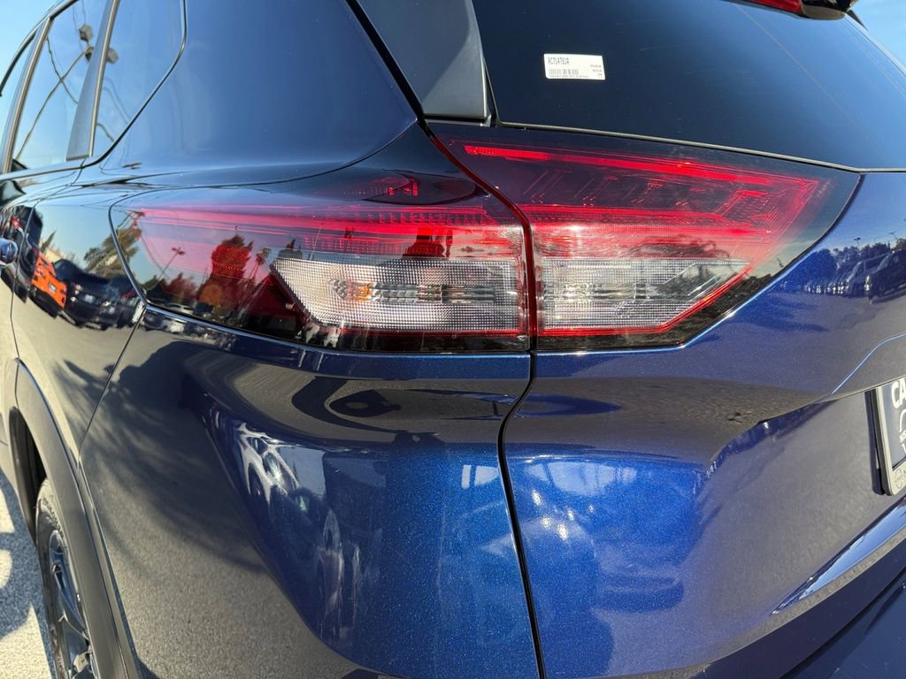Used 2024 Nissan Rogue SV image 35