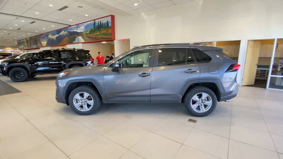 Used 2025 Toyota RAV4 XLE AWD/4WD image 5