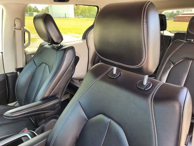 Used 2024 Chrysler Pacifica Touring-L image 30