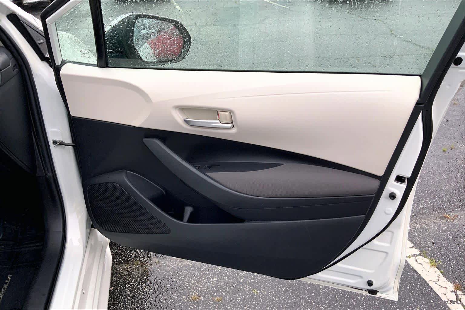 Used 2020 Toyota Corolla LE FWD image 22