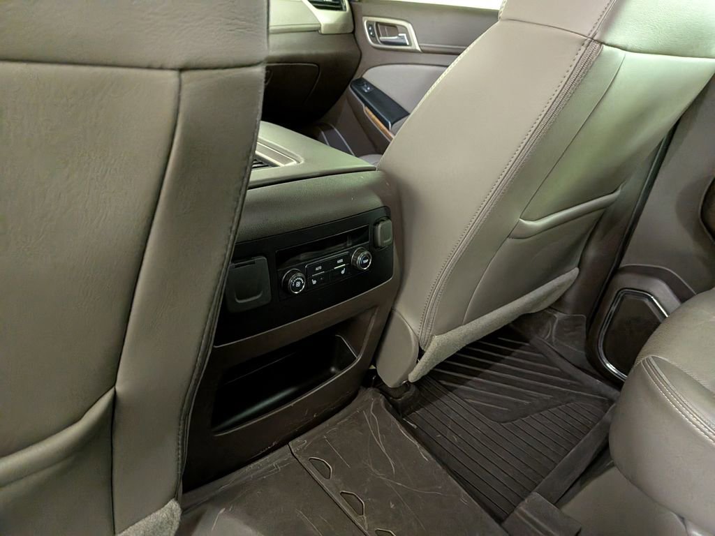 Used 2020 GMC Yukon Denali w/ Denali Premium Package image 33