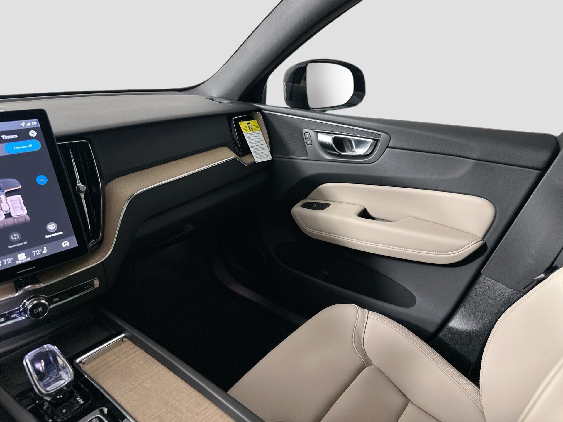 New 2026 Volvo XC60 B5 Plus w/ Protection Package Premier AWD/4WD image 25