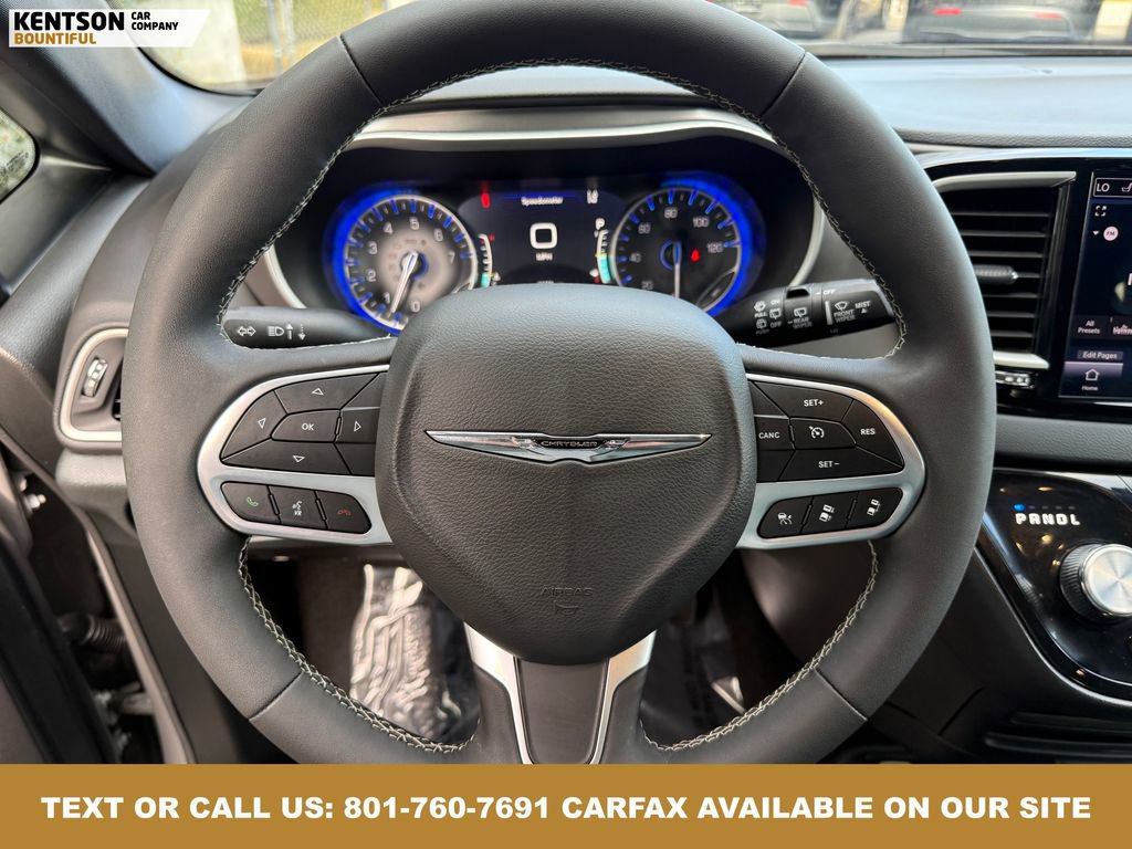 Used 2025 Chrysler Pacifica Select image 18