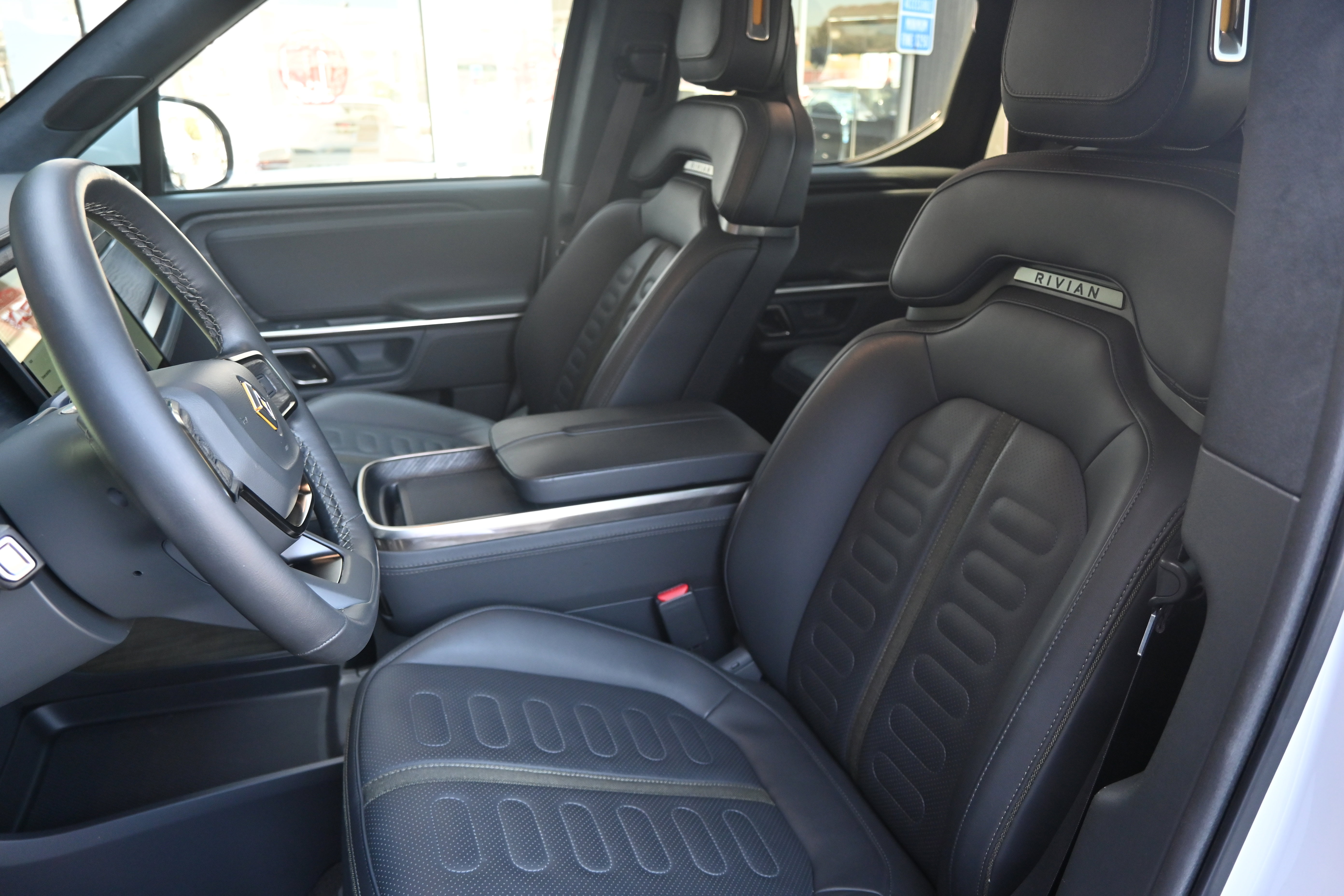 Used 2023 Rivian R1T Adventure image 36