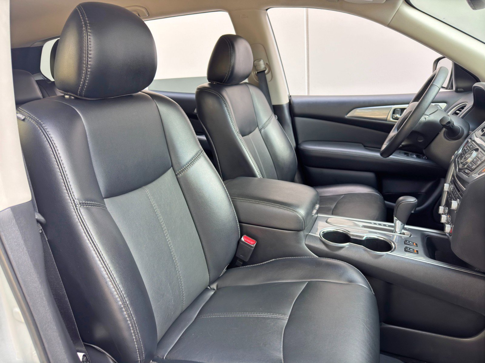 Used 2020 Nissan Pathfinder SL image 38
