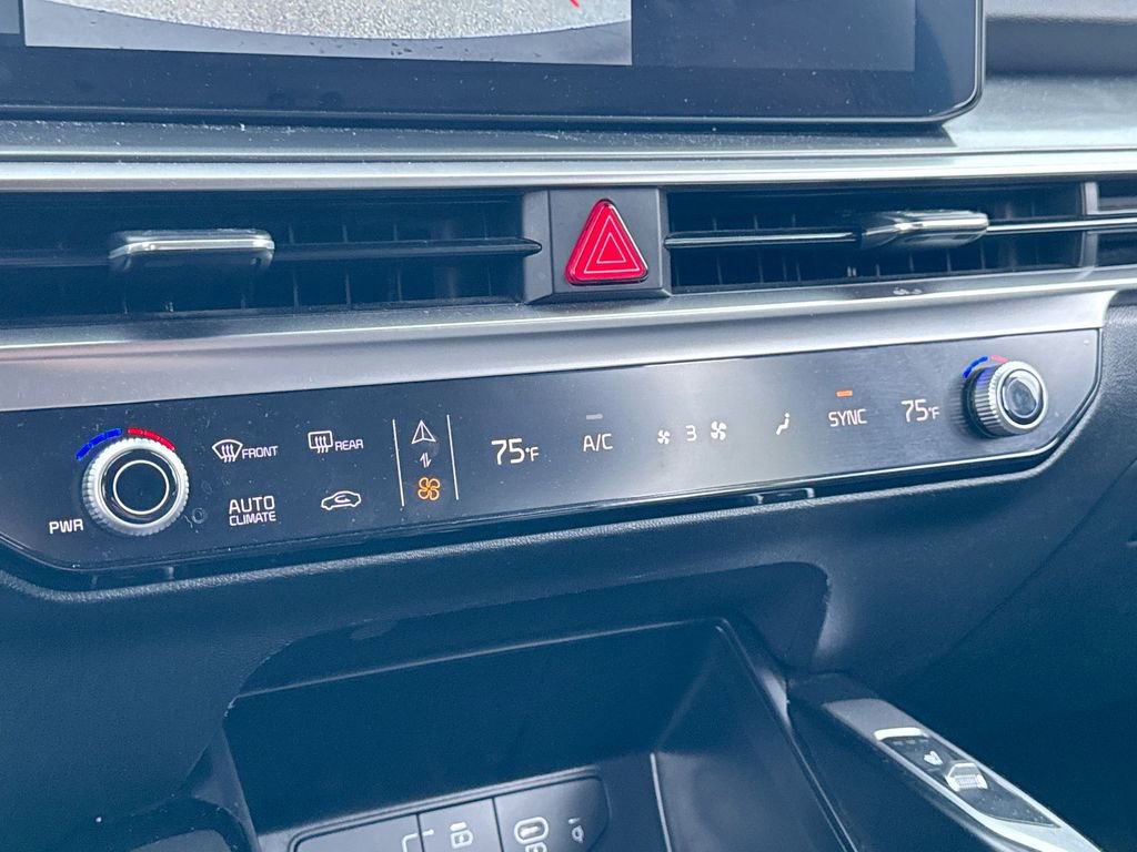 Used 2024 Kia Sorento S image 22