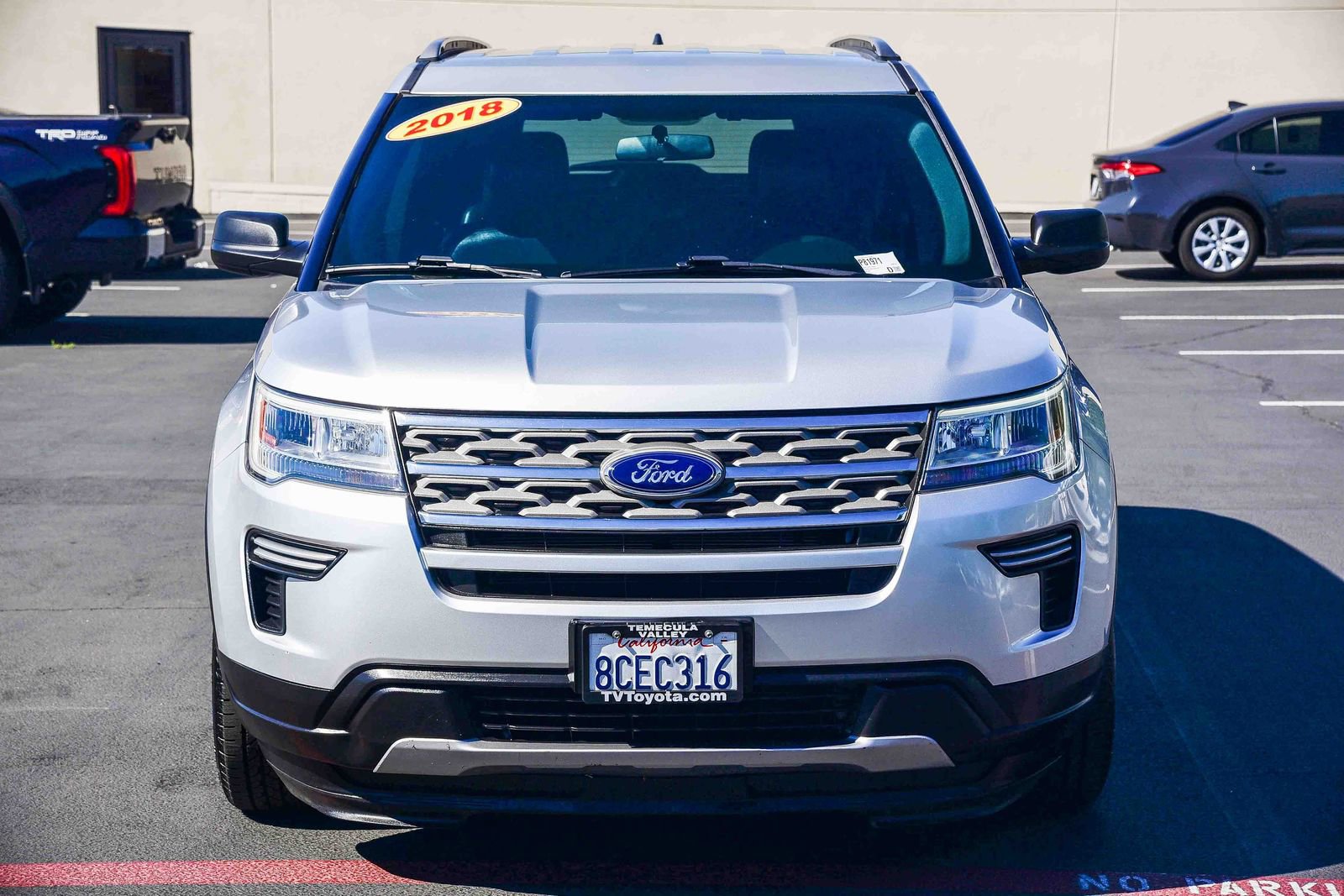 Used 2018 Ford Explorer XLT image 2