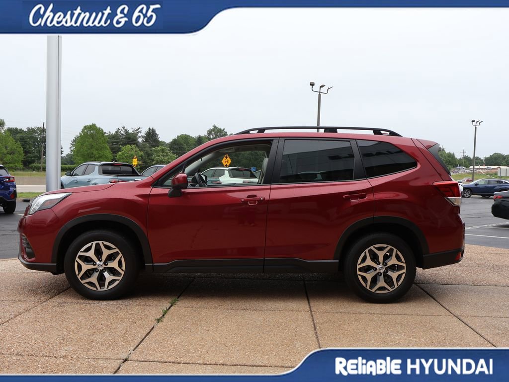 Used 2023 Subaru Forester Premium AWD/4WD image 3