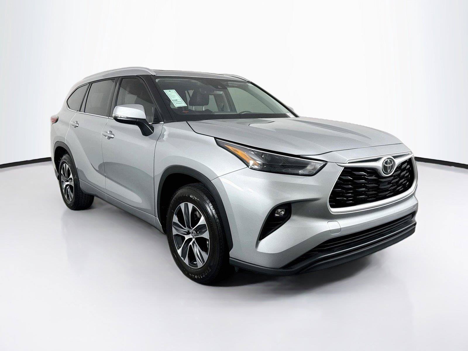 Used 2022 Toyota Highlander XLE FWD image 10