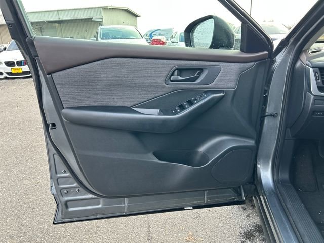 Used 2023 Nissan Rogue S image 18