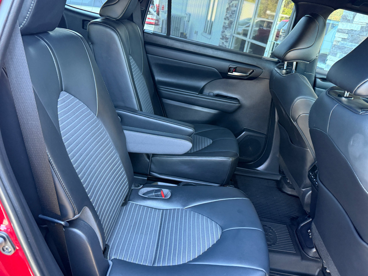 Used 2021 Toyota Highlander XSE image 17