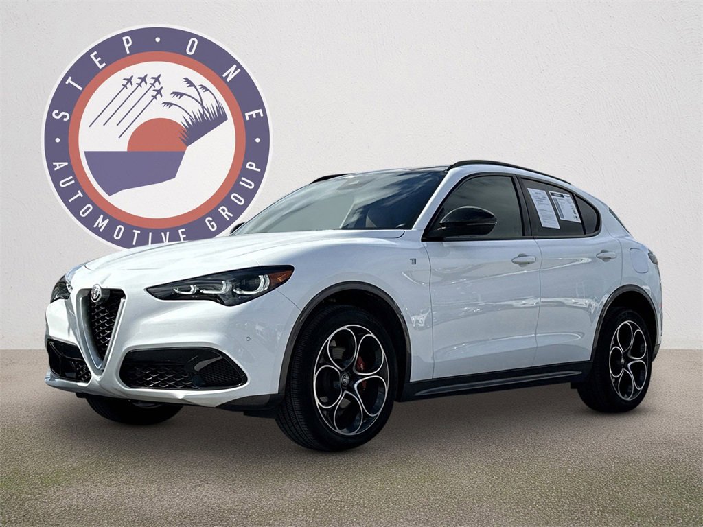 Used 2024 Alfa Romeo Stelvio Ti image 2