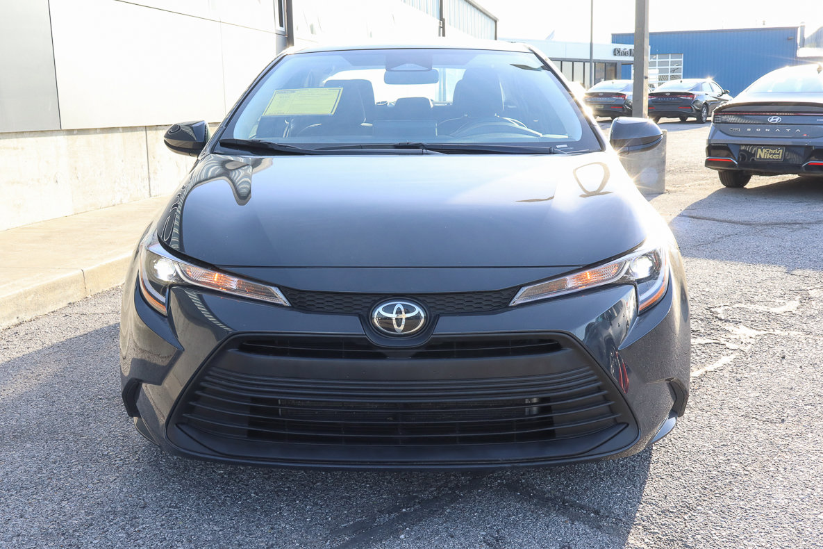 Used 2025 Toyota Corolla LE FWD image 2