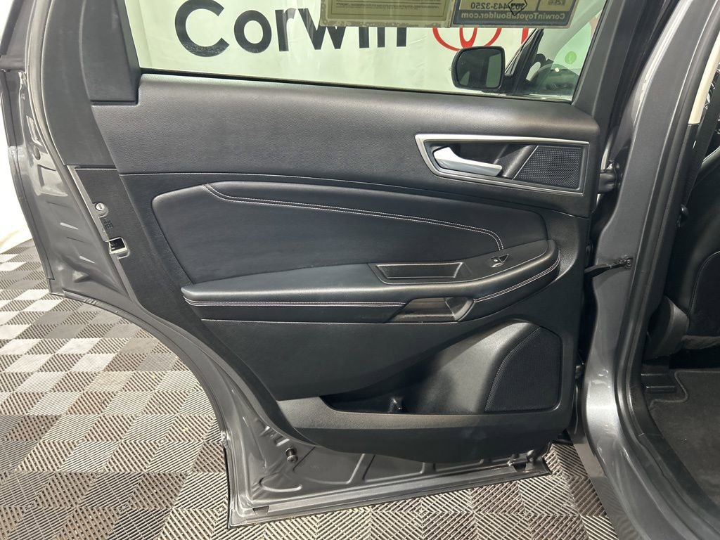 Used 2024 Ford Edge Titanium image 16