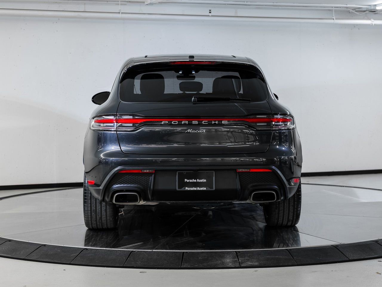 Certified 2025 Porsche Macan AWD/4WD image 6