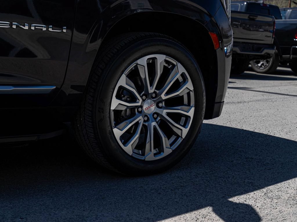 Used 2024 GMC Yukon Denali AWD/4WD image 9