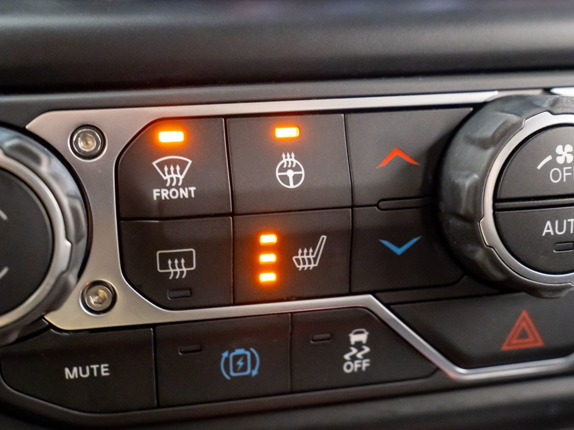 Used 2023 Jeep Wrangler Unlimited Sahara w/ Cold Weather Group image 26