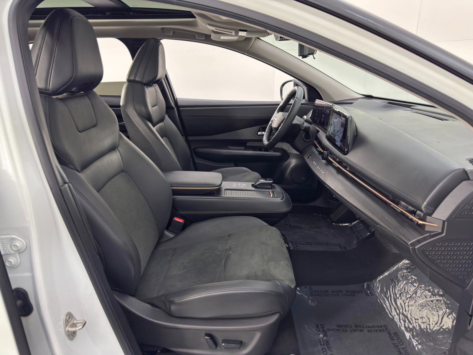 Used 2023 Nissan Ariya Premiere image 15