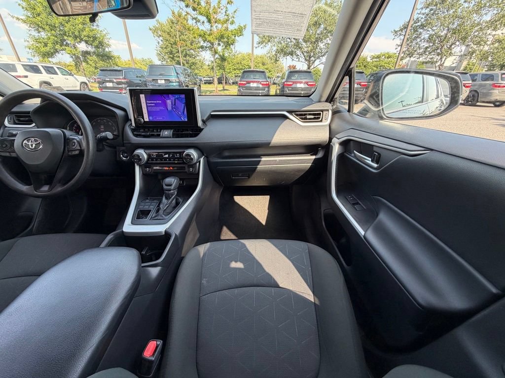 Used 2025 Toyota RAV4 XLE AWD/4WD image 20