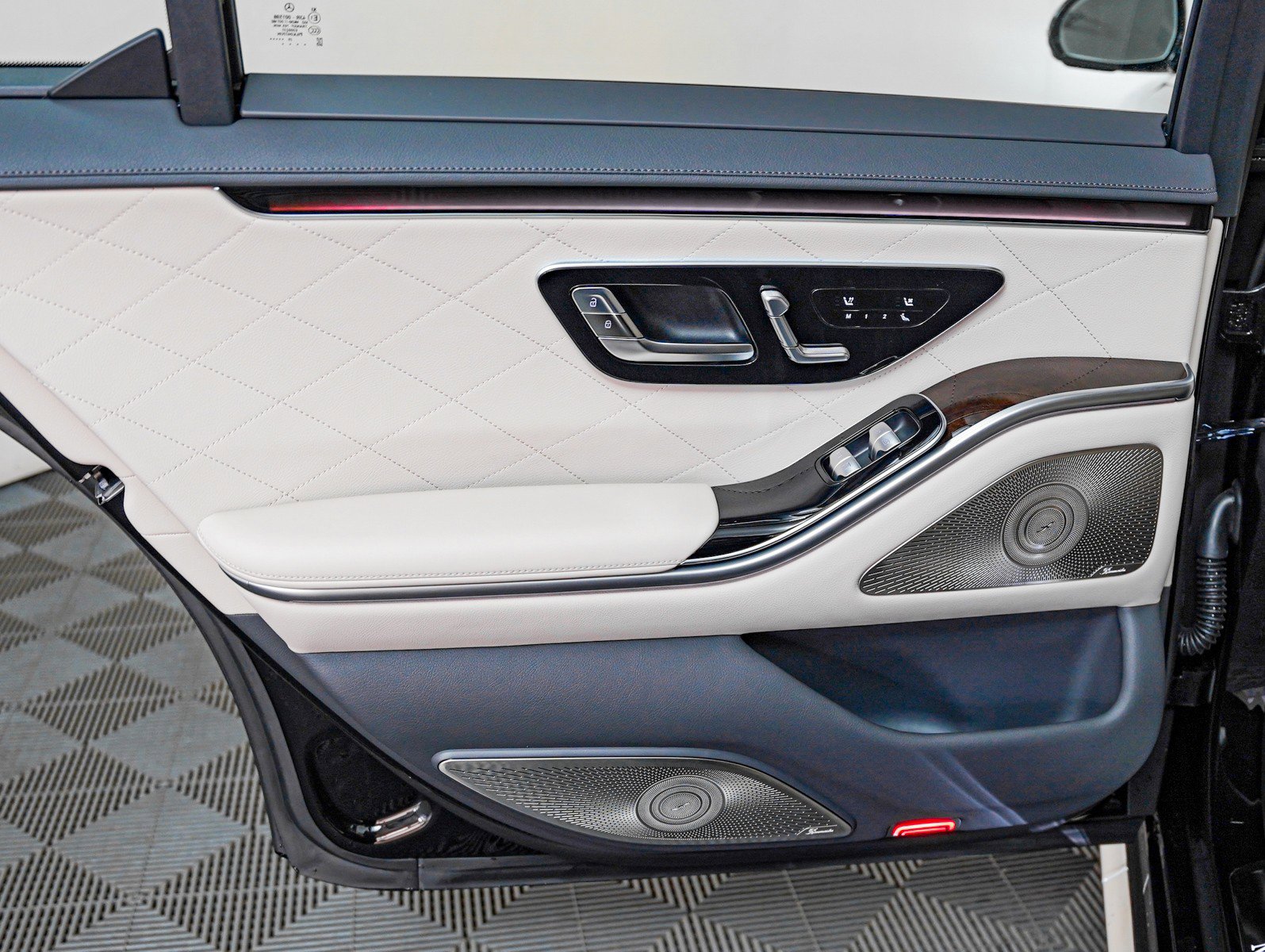 New 2026 Mercedes-Benz S 580 4MATIC Sedan image 23