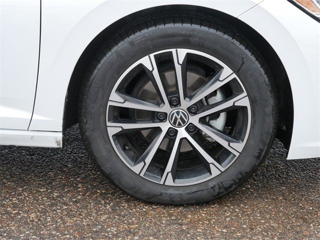 Certified 2024 Volkswagen Jetta Sport image 9