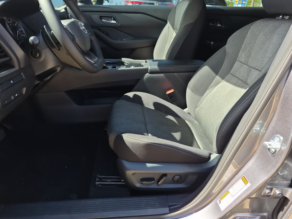 Certified 2026 Nissan Rogue SV FWD image 16