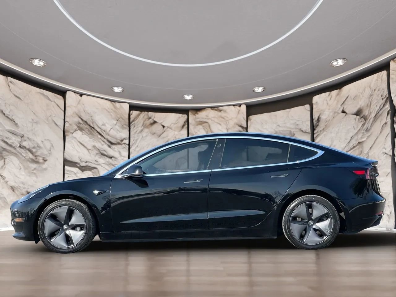 Used 2019 Tesla Model 3 Standard Range Plus image 8