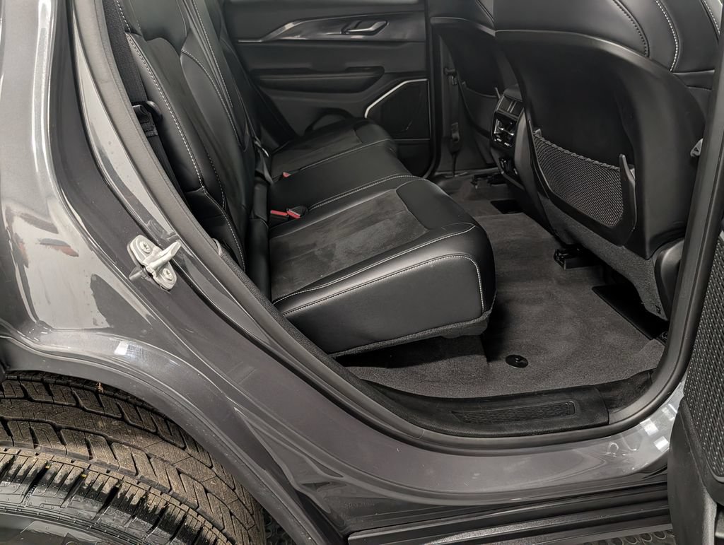 Used 2022 Jeep Grand Cherokee Altitude AWD/4WD image 27