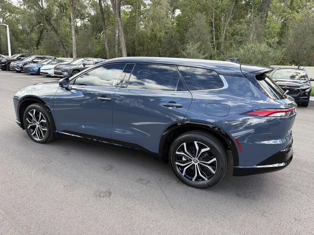 Certified 2025 Toyota Crown Signia AWD/4WD image 4