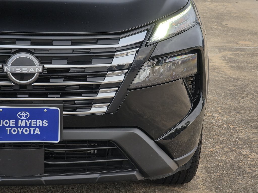 Used 2025 Nissan Rogue SV FWD image 4