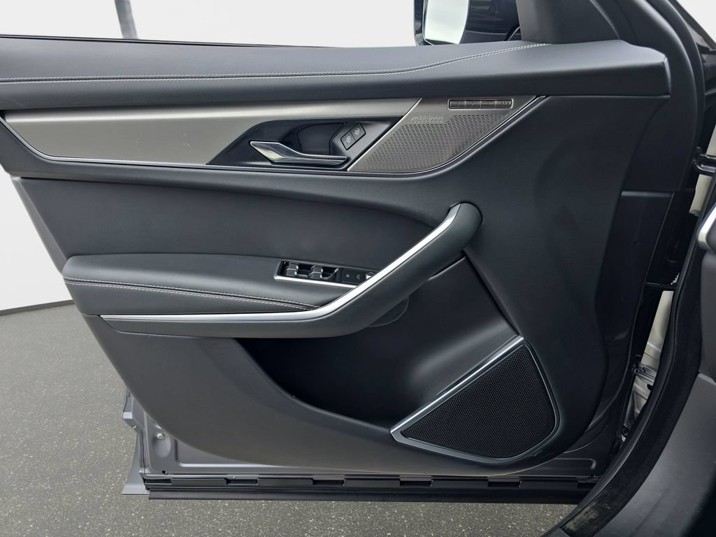 Certified 2025 Jaguar F-PACE R-Dynamic S AWD/4WD image 27