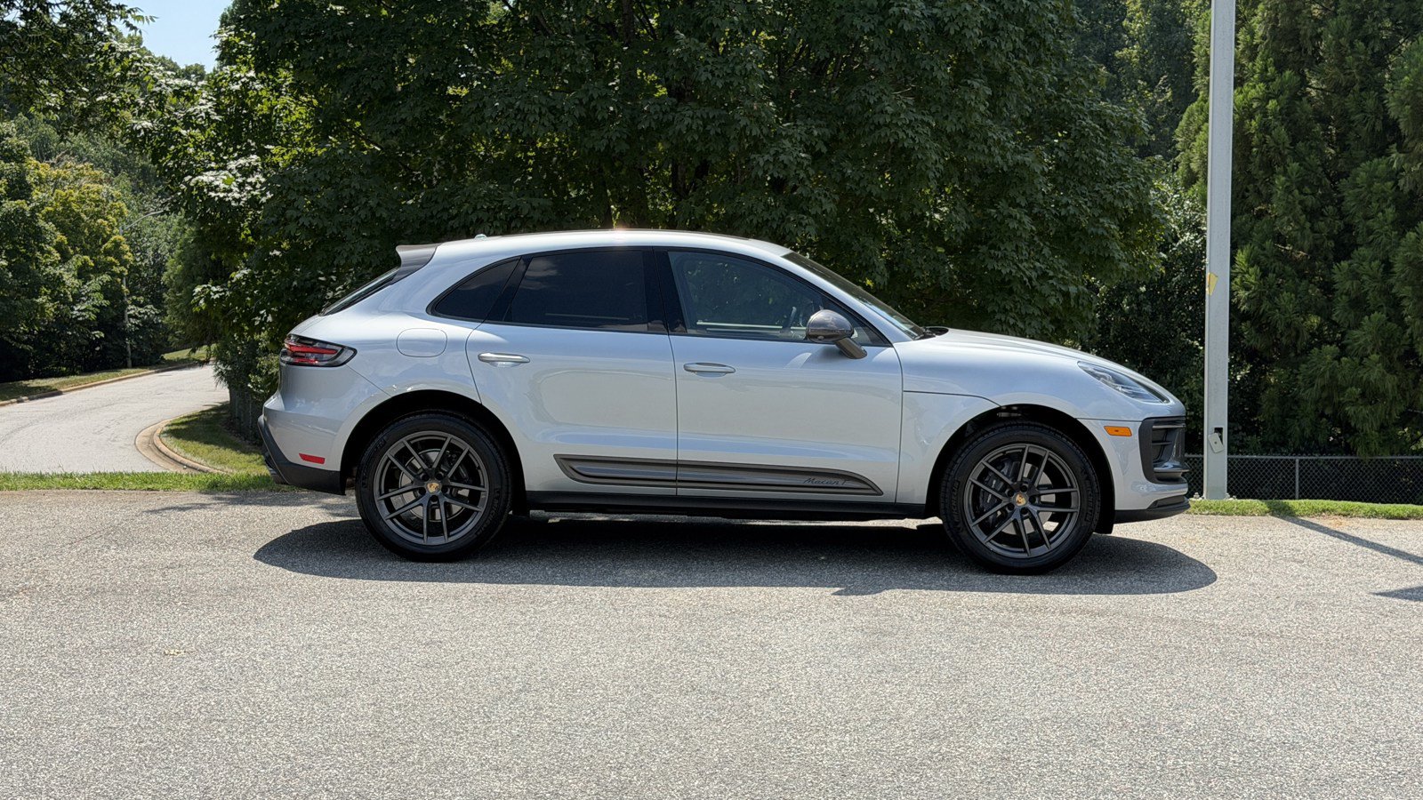 Certified 2026 Porsche Macan Turbo AWD/4WD image 8