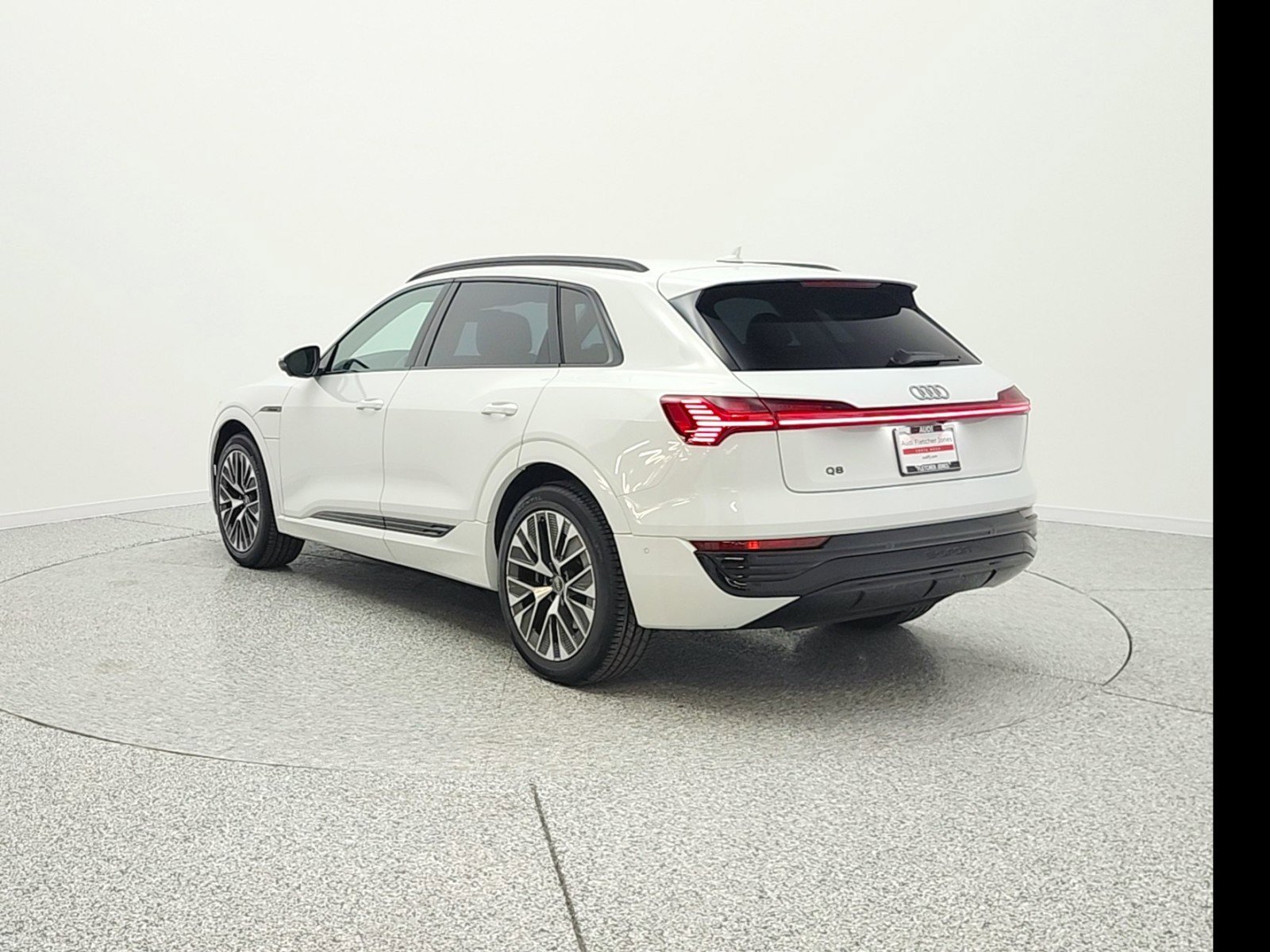 Used 2024 Audi Q8 e-tron Premium Plus w/ Premium Plus Package image 7