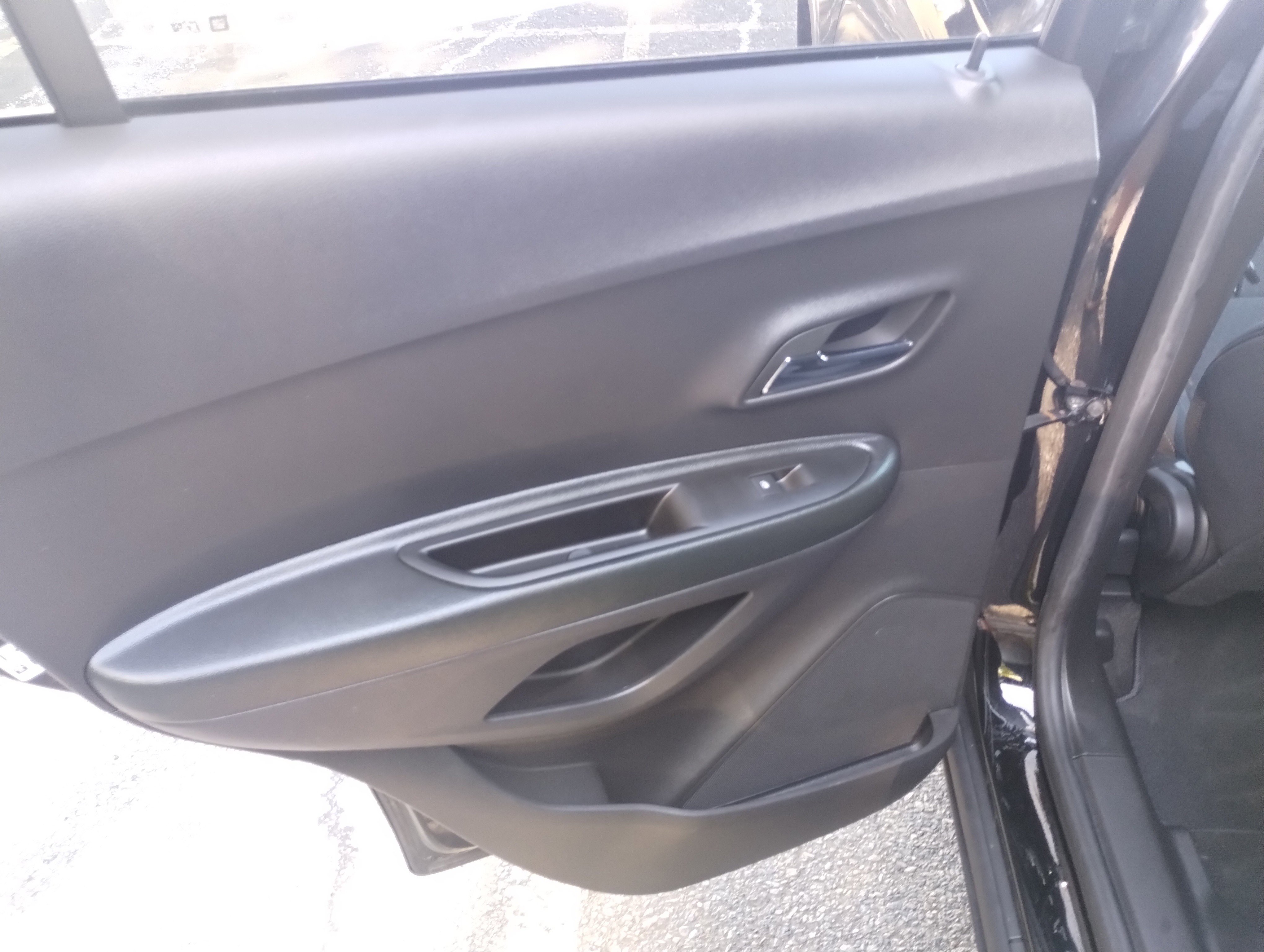 Used 2022 Chevrolet Trax LS w/ Tint and Cruise Package image 16