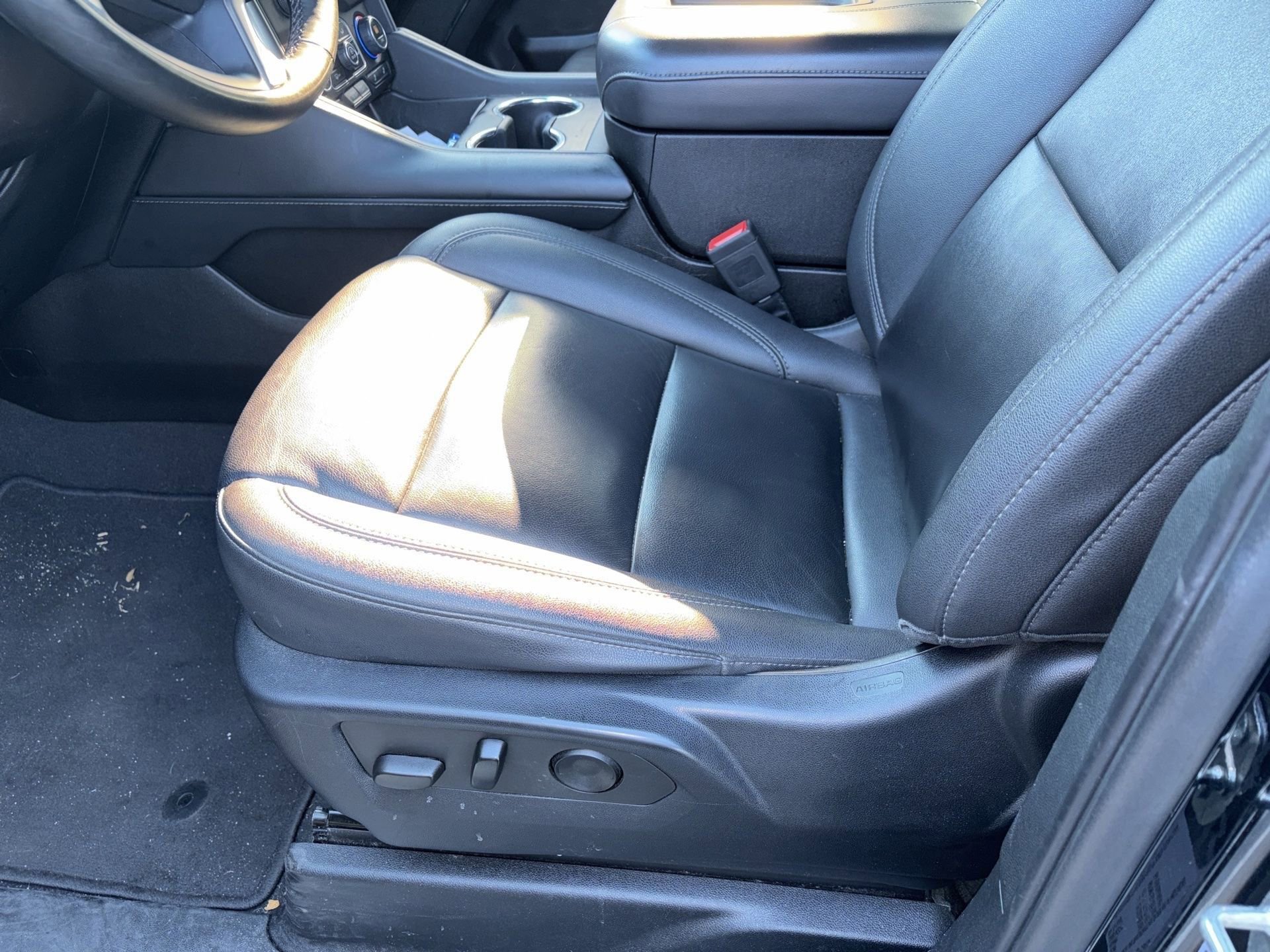 Used 2023 Chevrolet Suburban LT w/ Luxury Package image 8