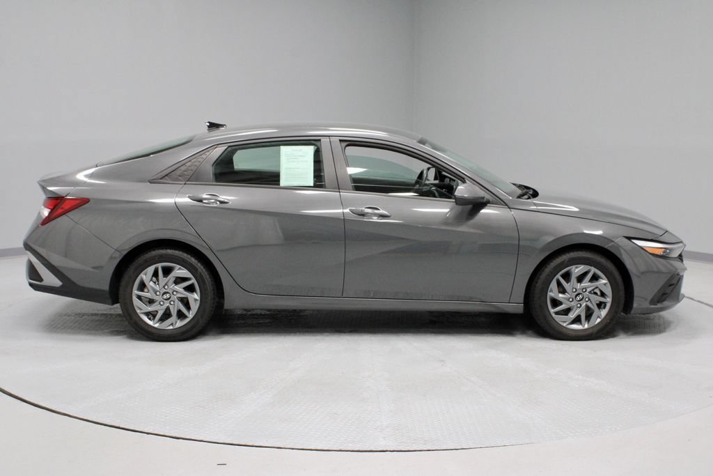 Used 2024 Hyundai Elantra SEL FWD image 7