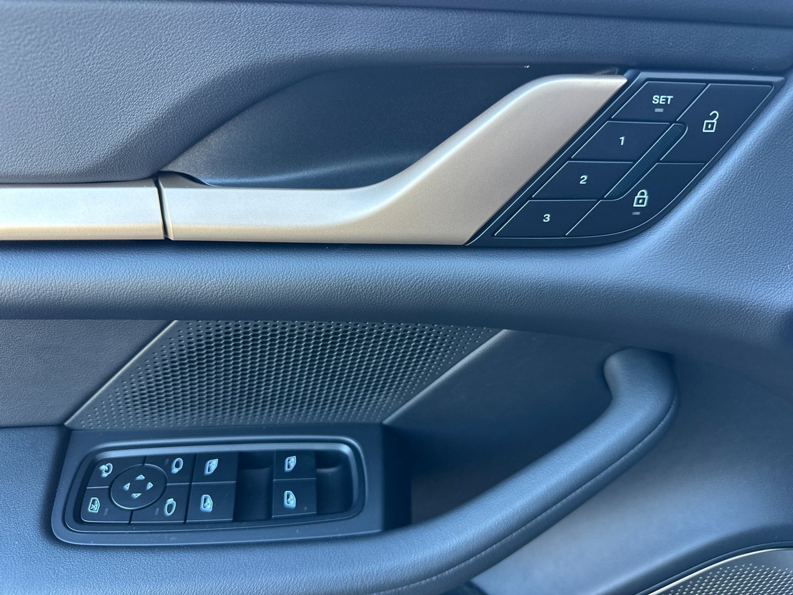 New 2026 Porsche Taycan 4S AWD/4WD image 12