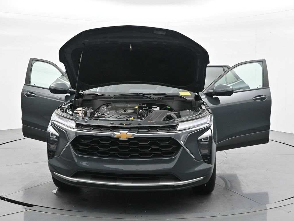 Used 2025 Chevrolet Trax LT FWD image 39