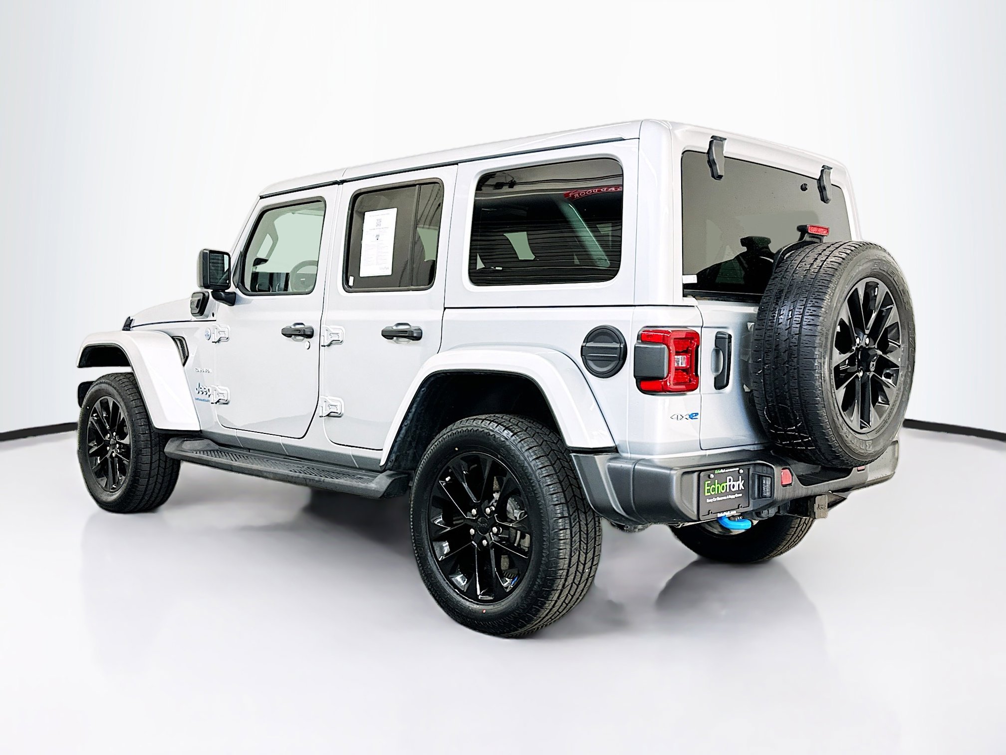 Used 2023 Jeep Wrangler Sahara w/ Cold Weather Group image 5