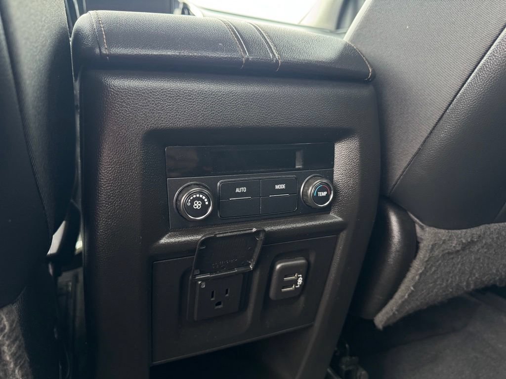 Used 2019 Chevrolet Traverse LT w/ LT Premium Package AWD/4WD image 17