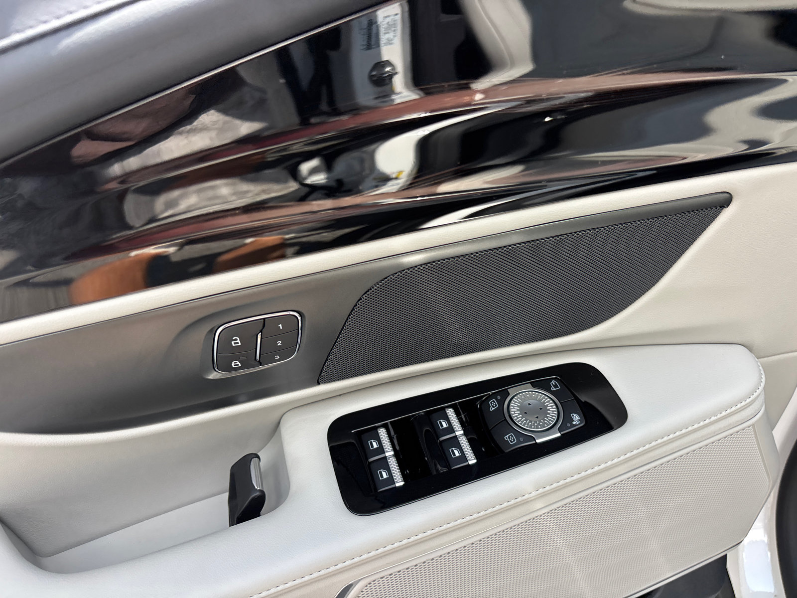 New 2026 Lincoln Nautilus Premier AWD/4WD image 12