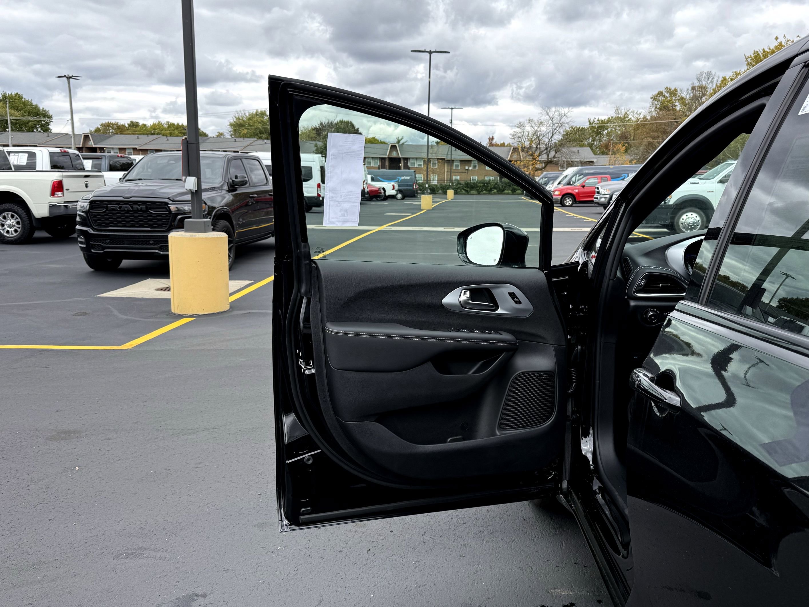 New 2026 Chrysler Pacifica Limited image 14