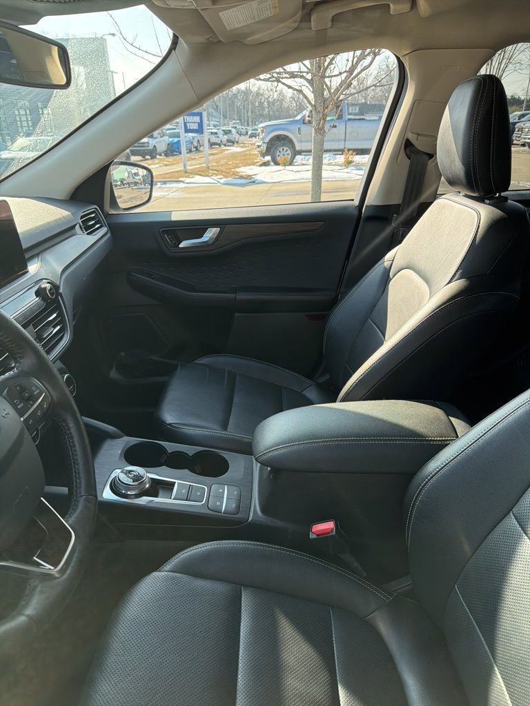 Used 2020 Ford Escape Titanium image 12