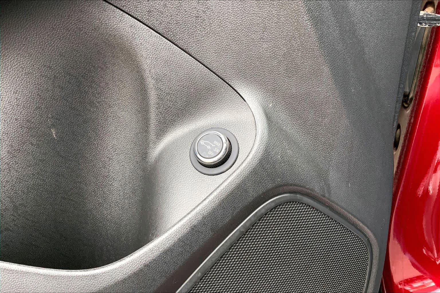 Used 2022 Buick Encore GX Select w/ Sport Touring Package FWD image 33