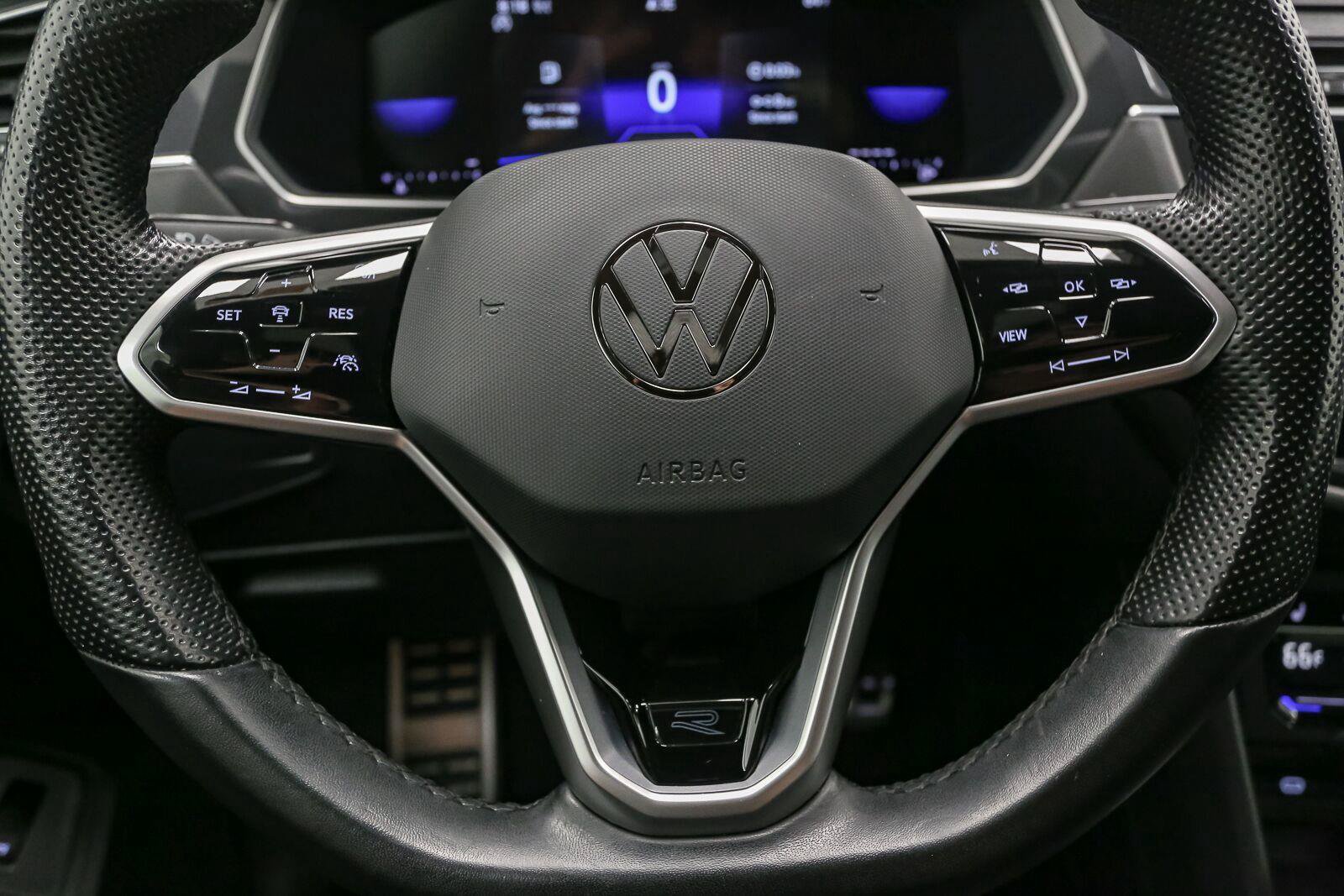 Certified 2024 Volkswagen Tiguan SE R-Line AWD/4WD image 42